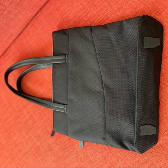 Luxury NAVA Design Shoulder Bag - Picture 4 of 6